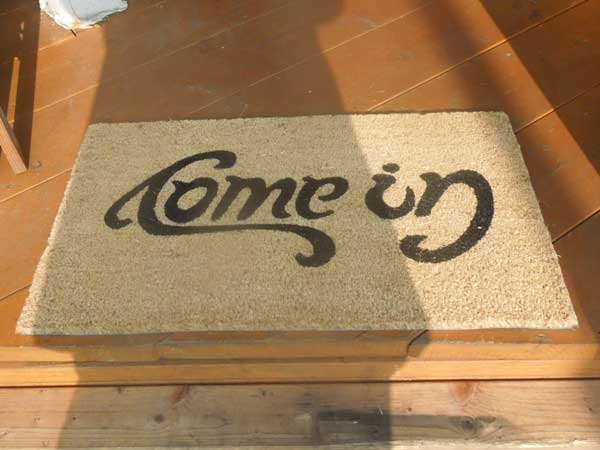 新品 Come in/Go Away アンビグラムデザインのココナツ玄関マット Cream