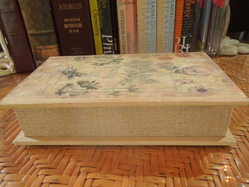 �V�i �A���e�B�[�N�̗m���̂悤�ȃf�U�C����Book Box Large/Flowers�A�u�b�N�{�b�N�X